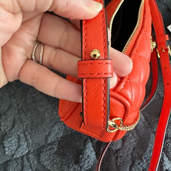 ✨HOST PICK✨Versace Quilted Red/Orange Leather Gold Medusa Chain Half Moon Bag - Picture 5 of 7